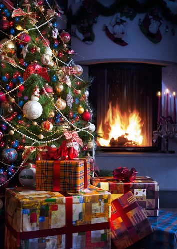 Addobbare l'albero di Natale in modo divertente ed economico
